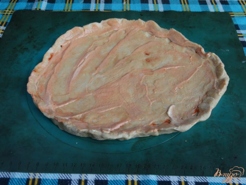 Фото приготовление рецепта: Грибная пицца с брокколи и маслинами шаг №3
