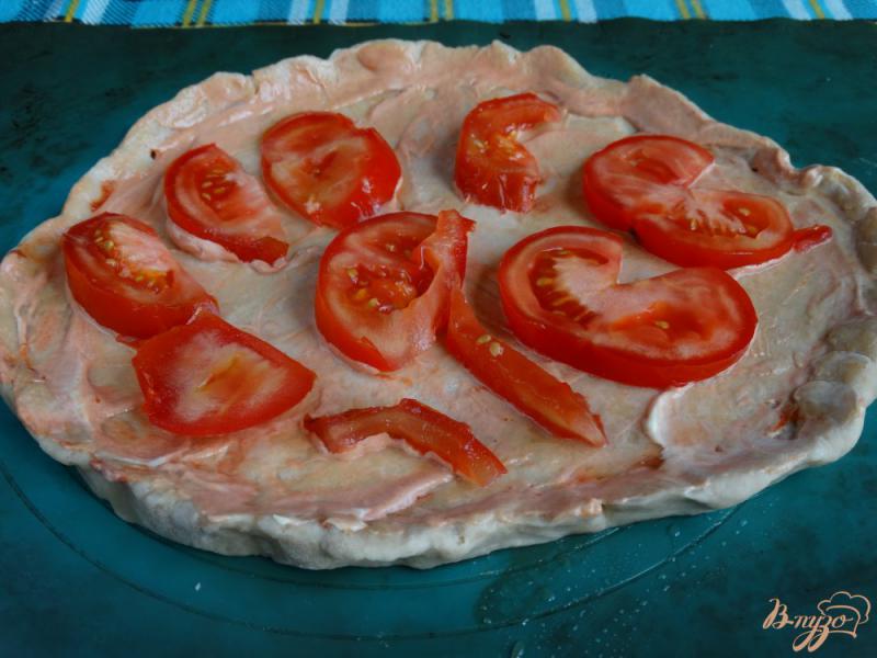 Фото приготовление рецепта: Грибная пицца с брокколи и маслинами шаг №4