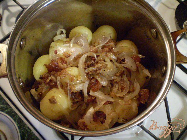 Фото приготовление рецепта: Молодой картофель по-украински шаг №7