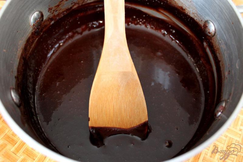 Фото приготовление рецепта: Вишневый мармелад с шоколадной глазурью шаг №5