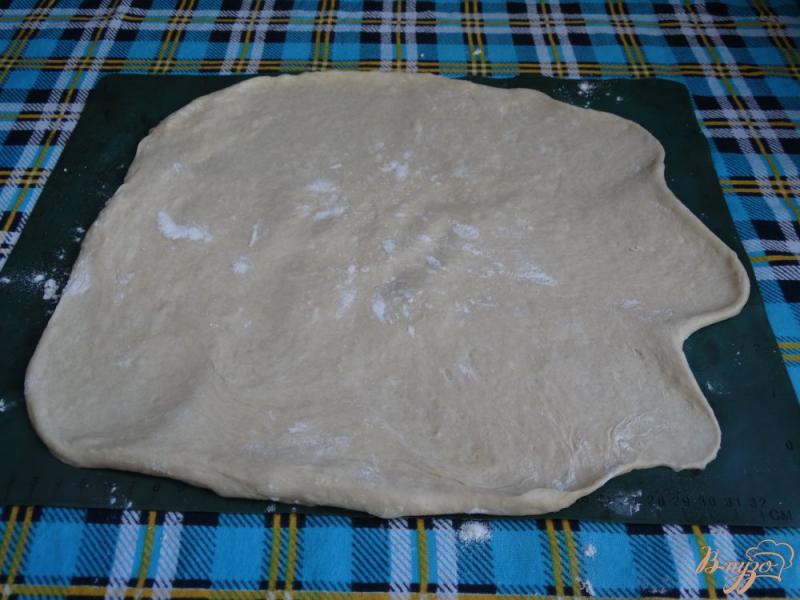 Фото приготовление рецепта: Открытый пирог с клубникой и сливочным сыром шаг №2