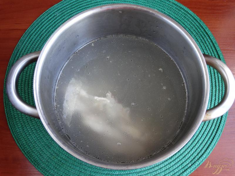 Фото приготовление рецепта: Куриный суп с шампиньонами и рисом шаг №1