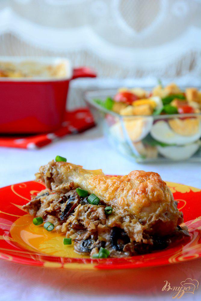 Фото приготовление рецепта: Гречка с курицей, запеченная в сливках шаг №9