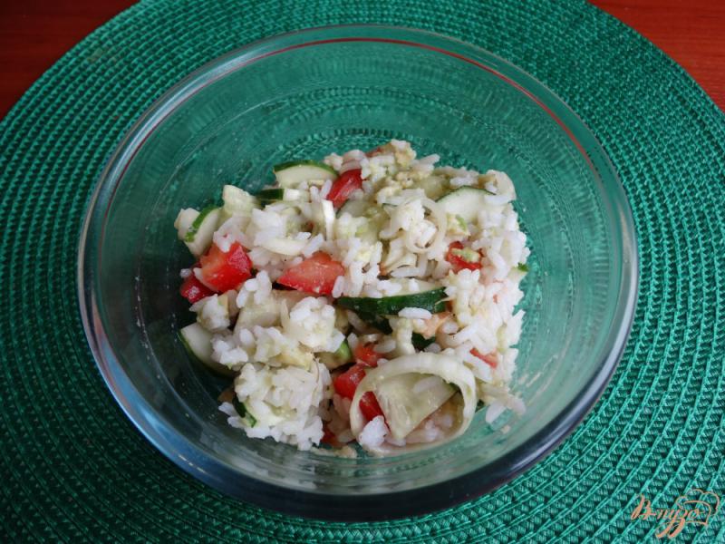 Фото приготовление рецепта: Салат с авокадо и рисом шаг №9