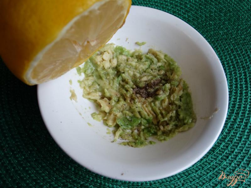 Фото приготовление рецепта: Салат с авокадо и рисом шаг №6