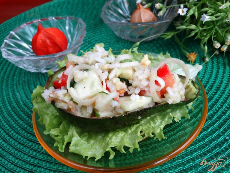 Фото приготовление рецепта: Салат с авокадо и рисом шаг №10