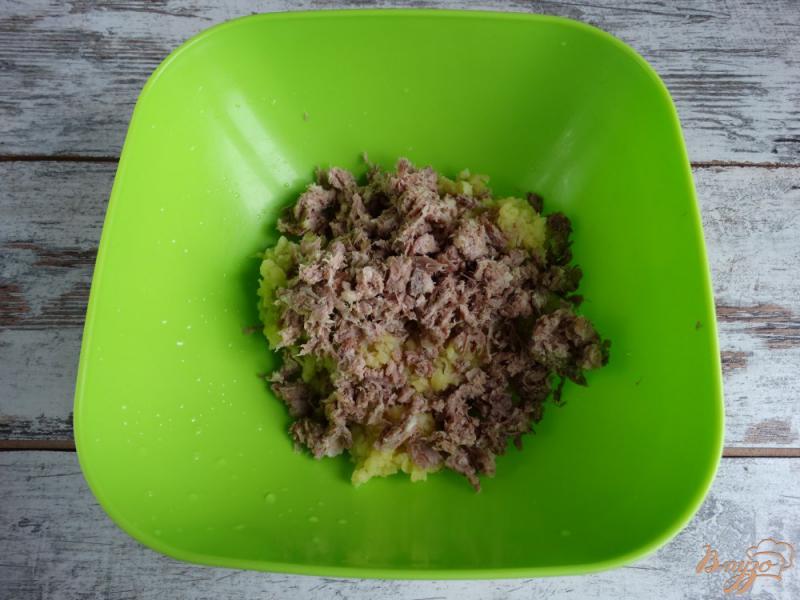Фото приготовление рецепта: Картофельная запеканка с мясом и сыром шаг №3