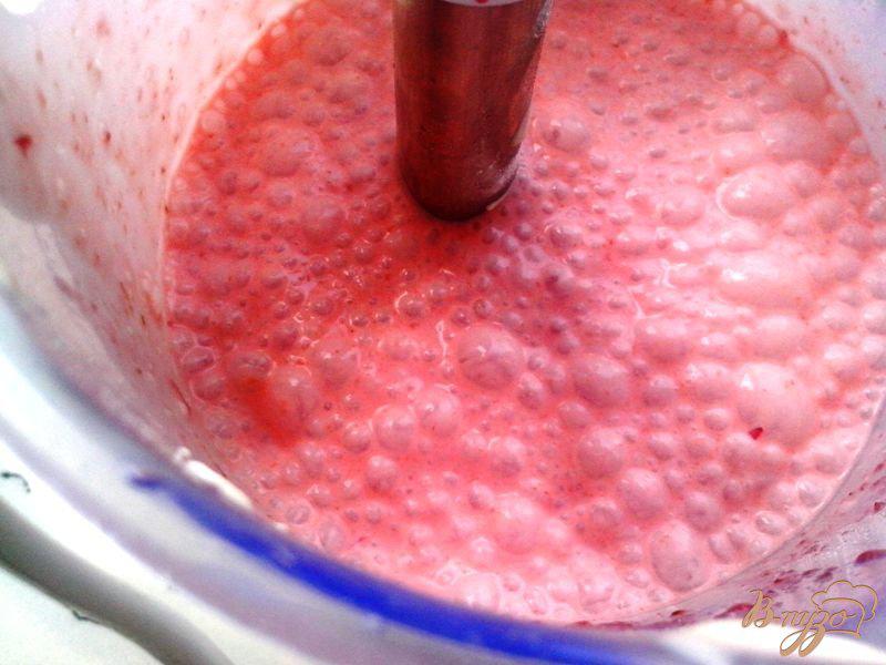 Фото приготовление рецепта: Вишнёвое мороженое в мороженице шаг №2