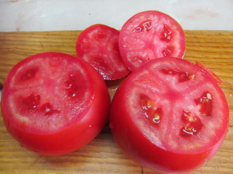 Фото приготовление рецепта: Фаршированные помидоры салатом из крабовых полочек шаг №2