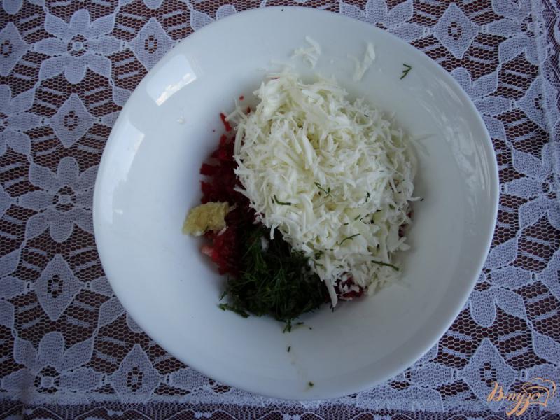 Фото приготовление рецепта: Закуска из лаваша со свеклой и чесноком шаг №3