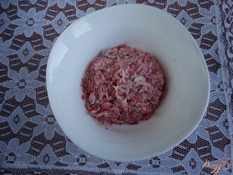 Фото приготовление рецепта: Закуска из лаваша со свеклой и чесноком шаг №5