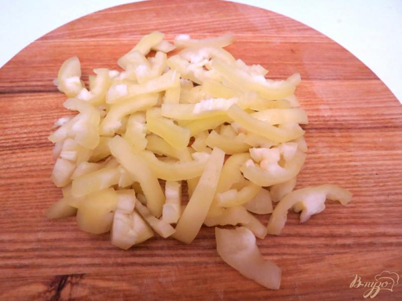 Фото приготовление рецепта: Салат из шампиньонов и свежих огурцов шаг №6