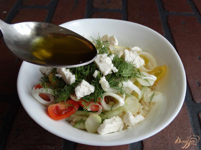 Фото приготовление рецепта: Салат с булгуром овощами и брынзой шаг №7