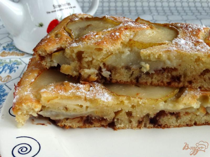 Фото приготовление рецепта: Итальянский пирог с грушей и шоколадом шаг №9