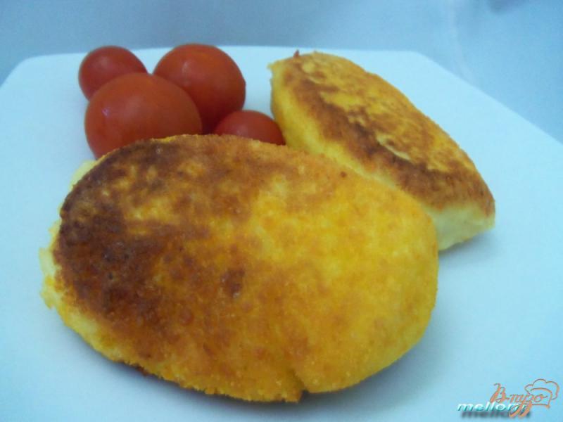 Фото приготовление рецепта: Картофельные котлеты с сыром шаг №5