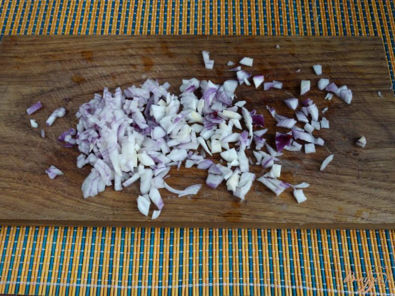 Фото приготовление рецепта: Гречка с луково-грибным сливочным соусом шаг №4