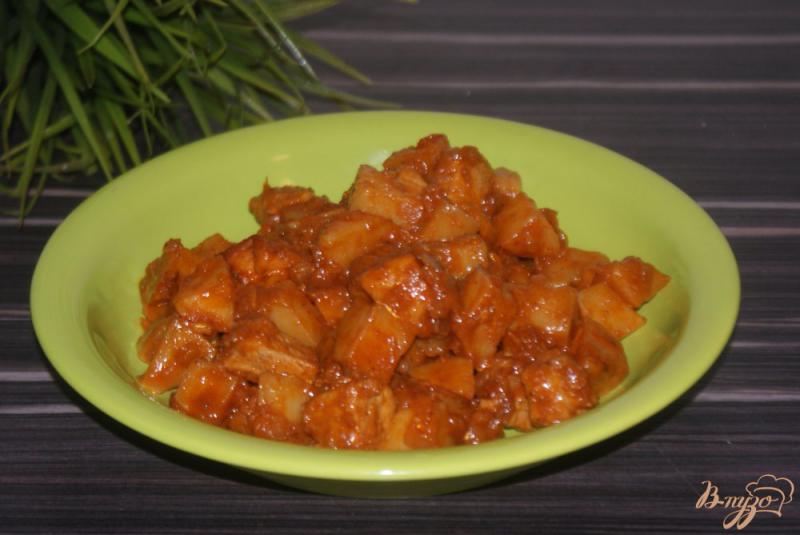 Фото приготовление рецепта: Свинина с овощами в томатном соусе шаг №8