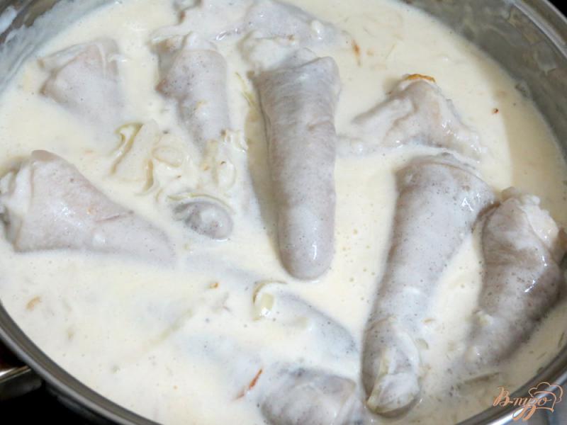 Фото приготовление рецепта: Свиные хвостики в сметанно-чесночном соусе шаг №8