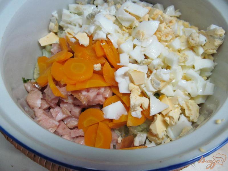 Фото приготовление рецепта: Окрошка с морковью и цветной капустой шаг №4