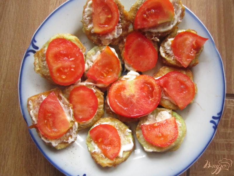 Фото приготовление рецепта: Закуска из кабачков с помидорами шаг №6