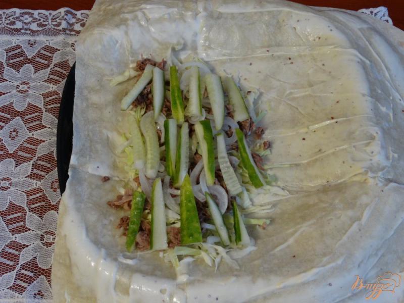 Фото приготовление рецепта: Домашняя шаверма с индейкой и авокадо шаг №8