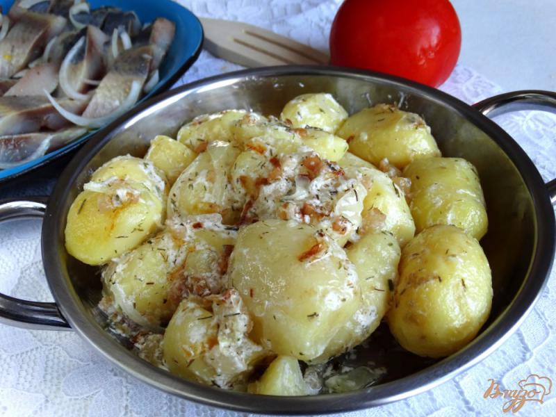 Фото приготовление рецепта: Молодой картофель по-украински с салом шаг №9