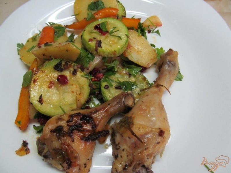 Фото приготовление рецепта: Овощи с тушенной курицей шаг №4