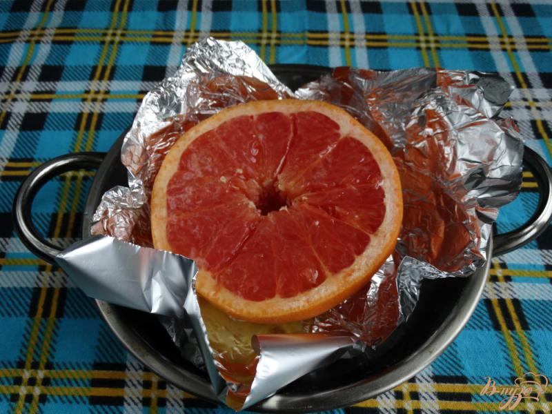 Фото приготовление рецепта: Запеченный грейпфрут Гавайский шаг №3