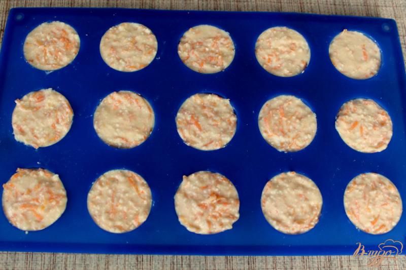Фото приготовление рецепта: Морковные кексы с творогом шаг №6