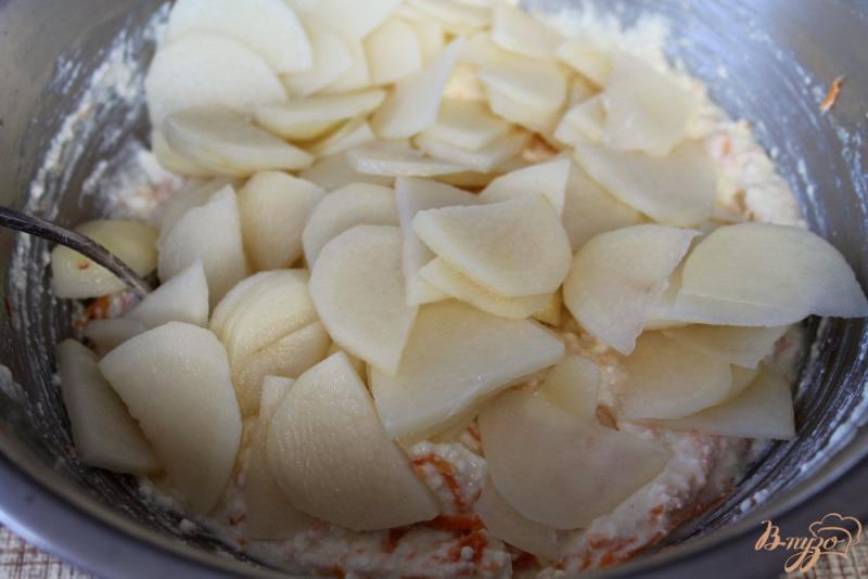 Фото приготовление рецепта: Творожная запеканка с картофелем и морковкой шаг №4