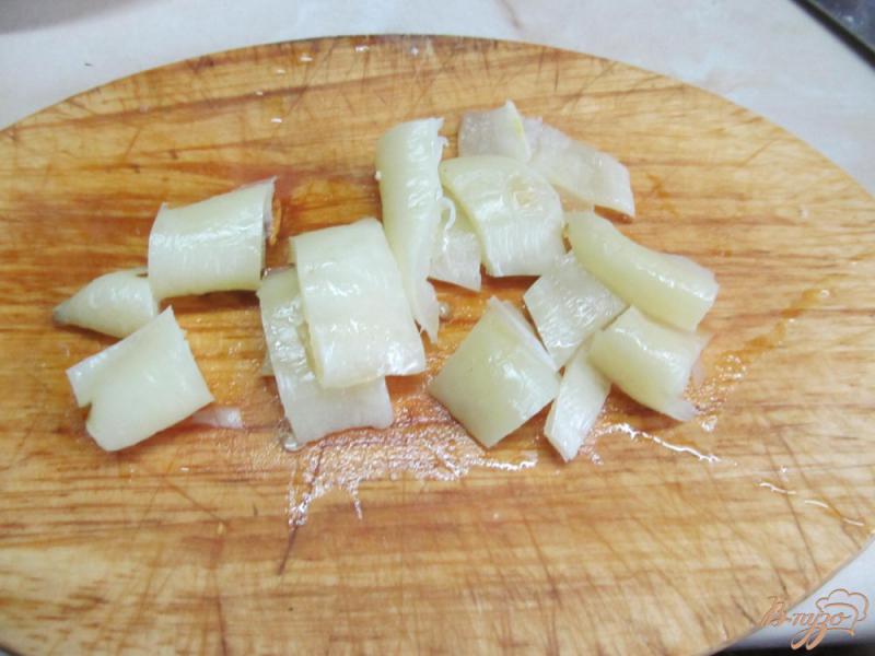 Фото приготовление рецепта: Теплый салат с молодым картофеле щавелем и паприкой шаг №4