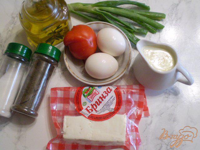 Фото приготовление рецепта: Омлет с брынзой и помидорами шаг №1
