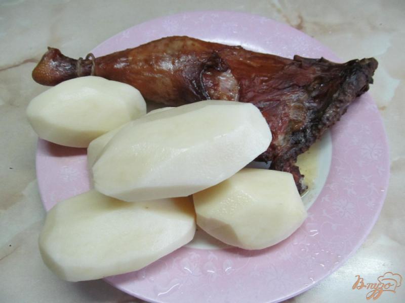 Фото приготовление рецепта: Молодой картофель с копченной курицей шаг №1
