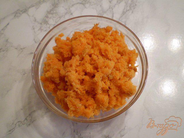 Фото приготовление рецепта: Сладкая запеканка из моркови с корицей шаг №2