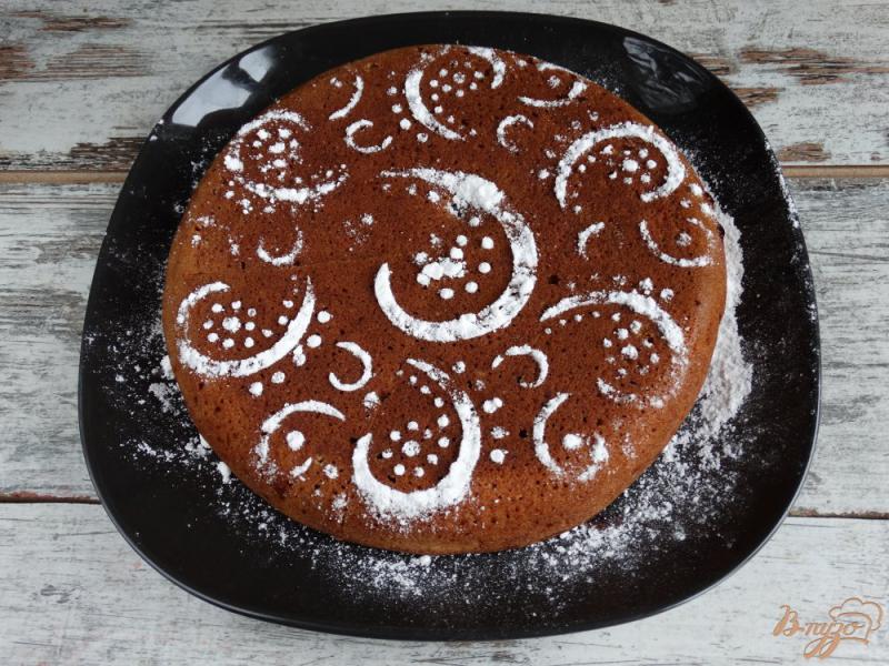 Фото приготовление рецепта: Клубнично-шоколадный пирог в мультиварке шаг №16