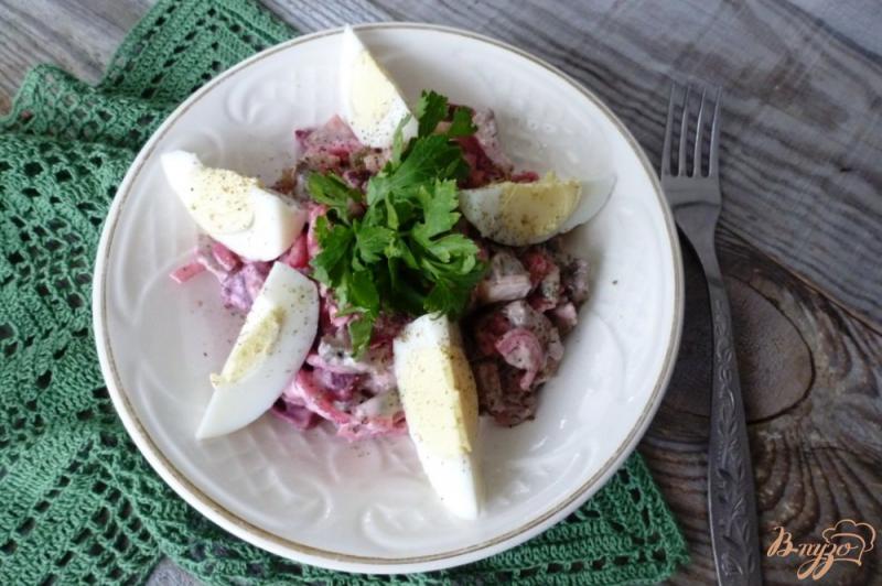 Фото приготовление рецепта: Салат из маринованной свеклы и куриной печени шаг №5