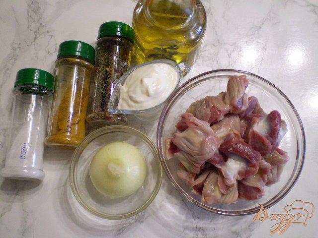 Фото приготовление рецепта: Желудки в сметане с карри и итальянскими травами шаг №1