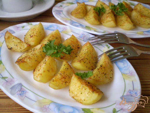 Фото приготовление рецепта: Молодой картофель со специями шаг №8