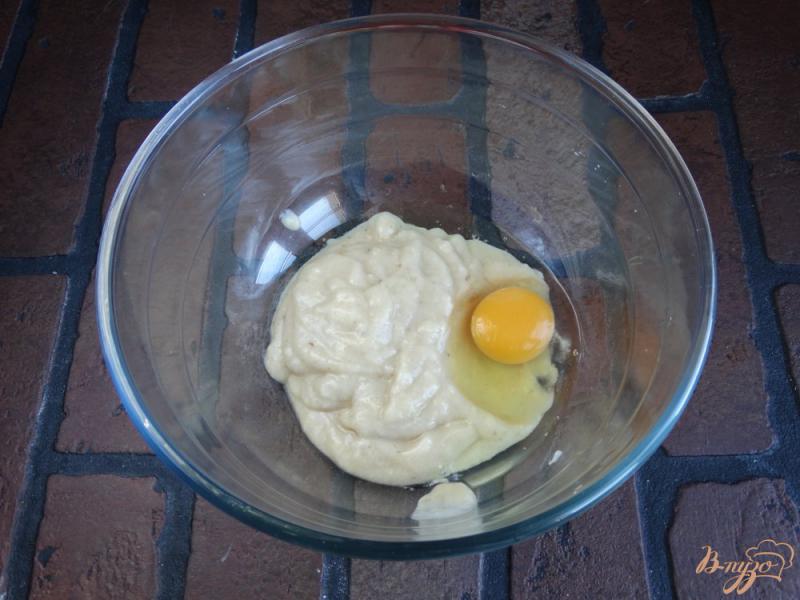 Фото приготовление рецепта: Бананово-грушевый пирог в мультиварке шаг №4