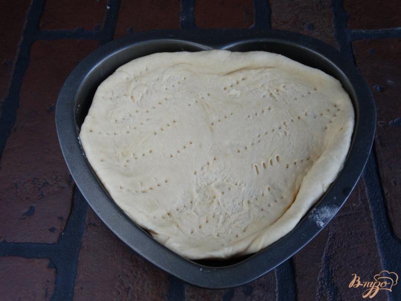 Фото приготовление рецепта: Дрожжевой пирог с грушами и орехами шаг №2
