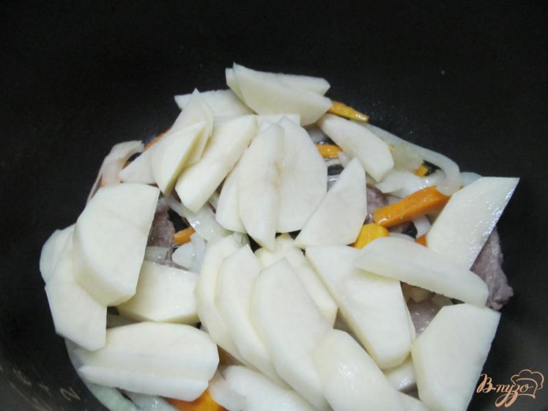 Фото приготовление рецепта: Свинина с овощами шаг №3