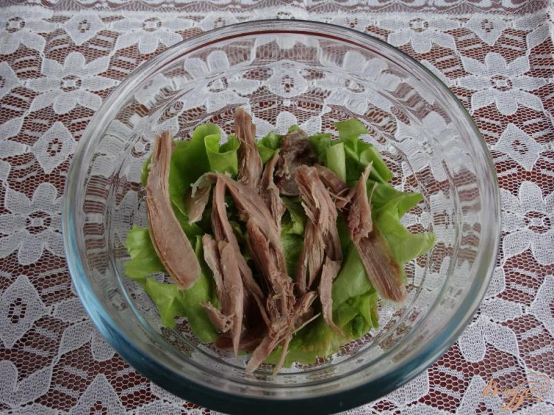 Фото приготовление рецепта: Салат из авокадо индейки и овощей шаг №2