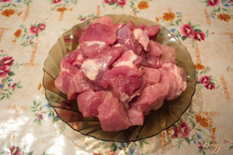 Фото приготовление рецепта: Мясо с картофелем и луком тушеные шаг №1