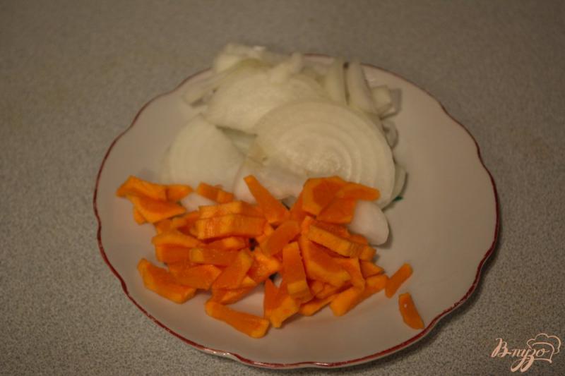 Фото приготовление рецепта: Говядина тушеная с томатами и овощами шаг №2