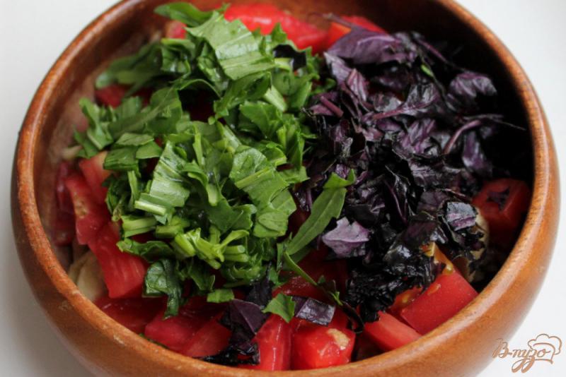 Фото приготовление рецепта: Салат из печеных баклажанов и помидоров шаг №4