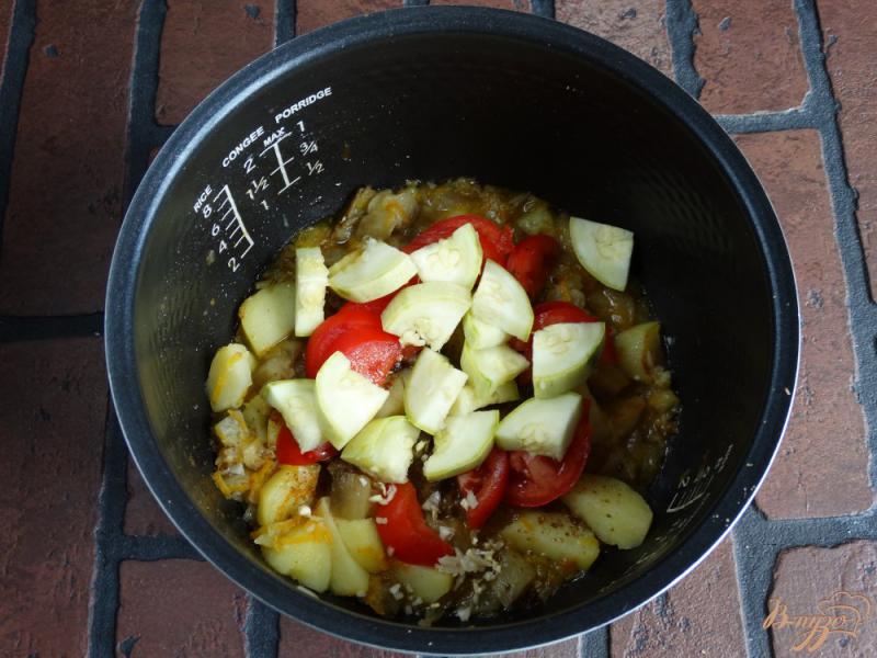 Фото приготовление рецепта: Овощное рагу с баклажанами и кабачками в мультиварке шаг №8