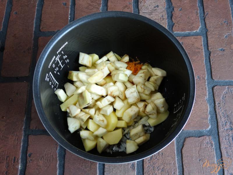 Фото приготовление рецепта: Овощное рагу с баклажанами и кабачками в мультиварке шаг №5
