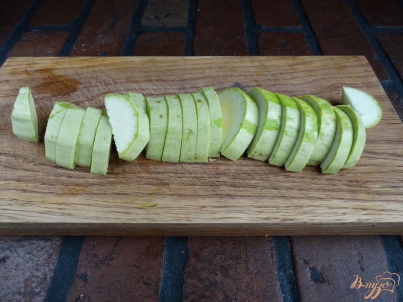 Фото приготовление рецепта: Салат с жареными кабачками и цветной капустой шаг №1