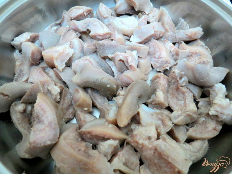 Фото приготовление рецепта: Свиные пятачки в соусе шаг №6