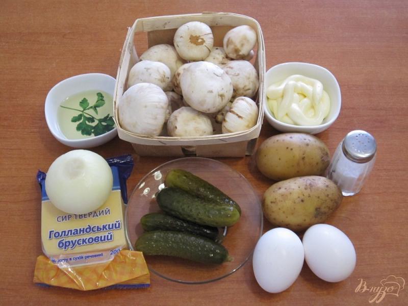 Фото приготовление рецепта: Салат с жаренными грибами шаг №1